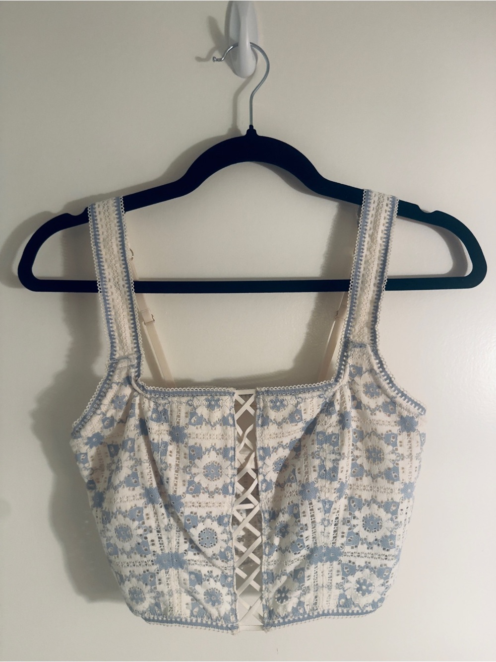 American Eagle Outfitters Light Blue and Cream Lace-Up Floral Crop Top